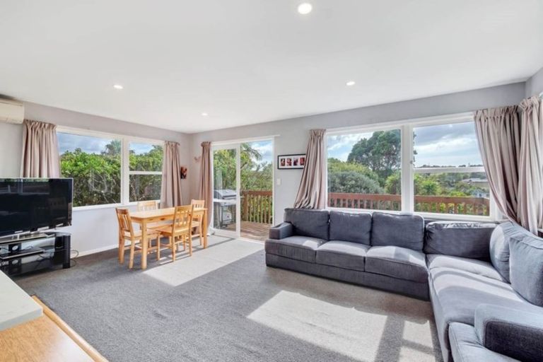 Photo of property in 50 Tamahere Drive, Glenfield, Auckland, 0629