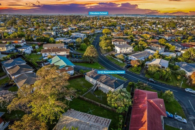 Photo of property in 1/32 Rosewarne Crescent, Glendene, Auckland, 0602