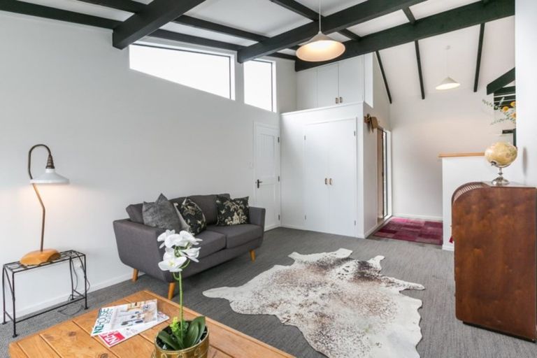 Photo of property in 10 Busby Hill, Havelock North, 4130