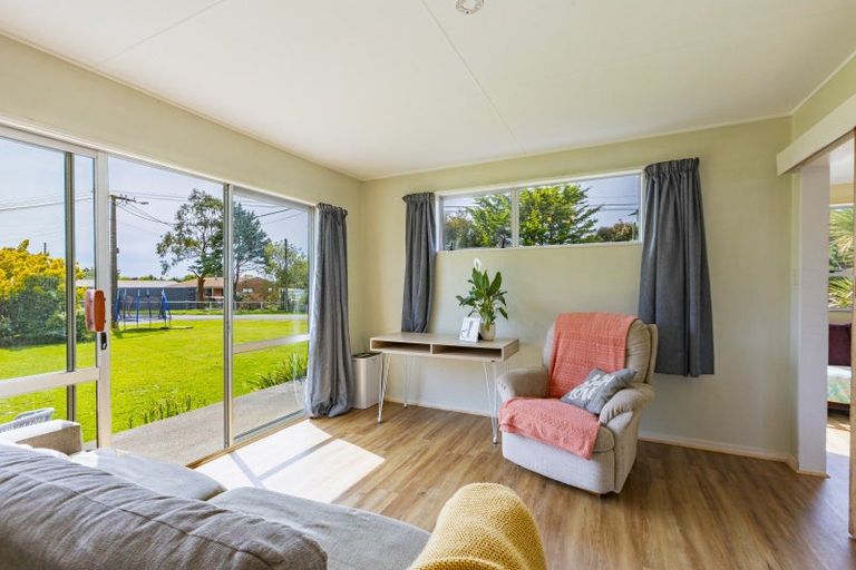 Photo of property in 19 Lake Street, Takapau, 4203