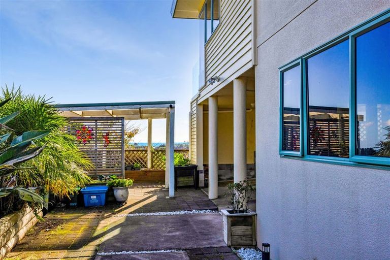 Photo of property in 3a Hillcrest Street, Glen Avon, New Plymouth, 4312