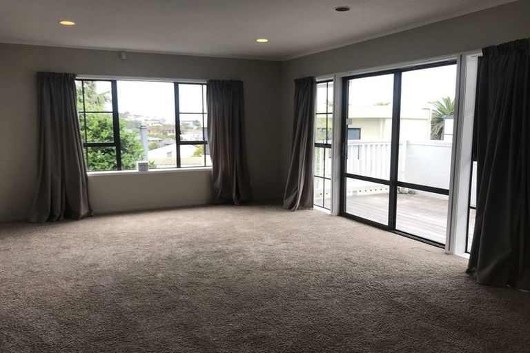 Photo of property in 2/4 Penning Road, Castor Bay, Auckland, 0620