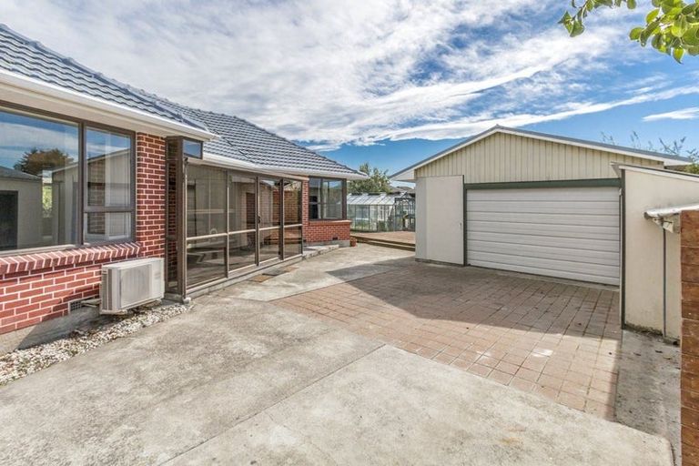 Photo of property in 9 Hannah Place, Redwood, Christchurch, 8051