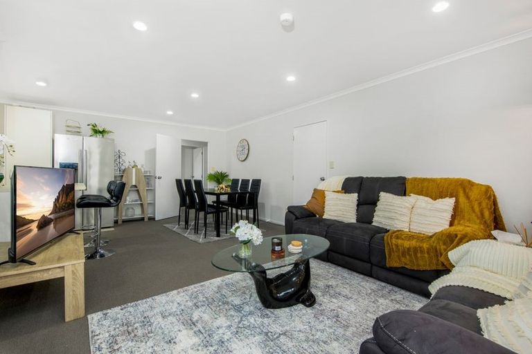 Photo of property in 9 Neesons Way, Glendene, Auckland, 0602