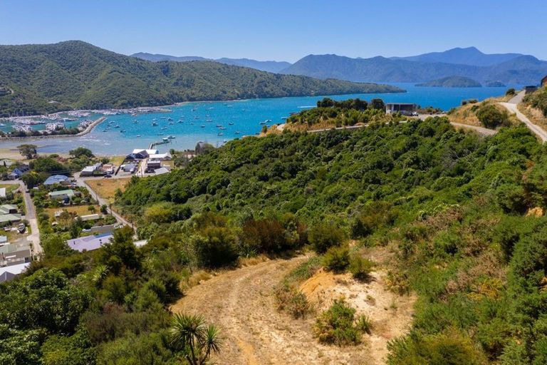 Photo of property in 42 Waimarama Street, Waikawa, Picton, 7220