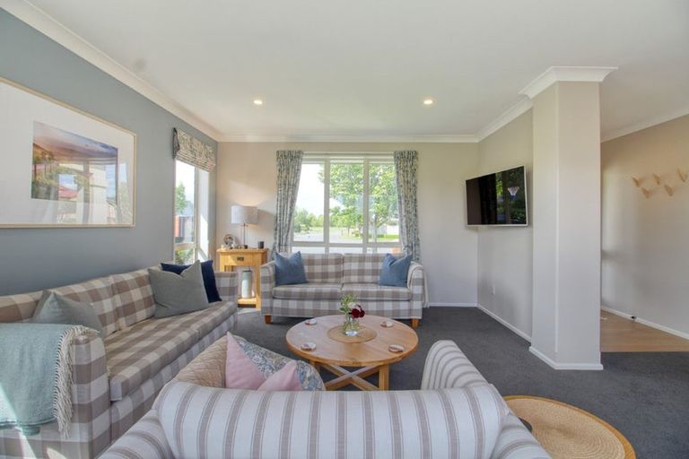 Photo of property in 11 Steane Place, Halswell, Christchurch, 8025