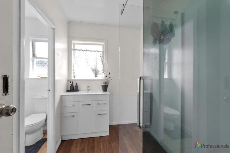 Photo of property in 42 Pooks Road, Ranui, Auckland, 0612