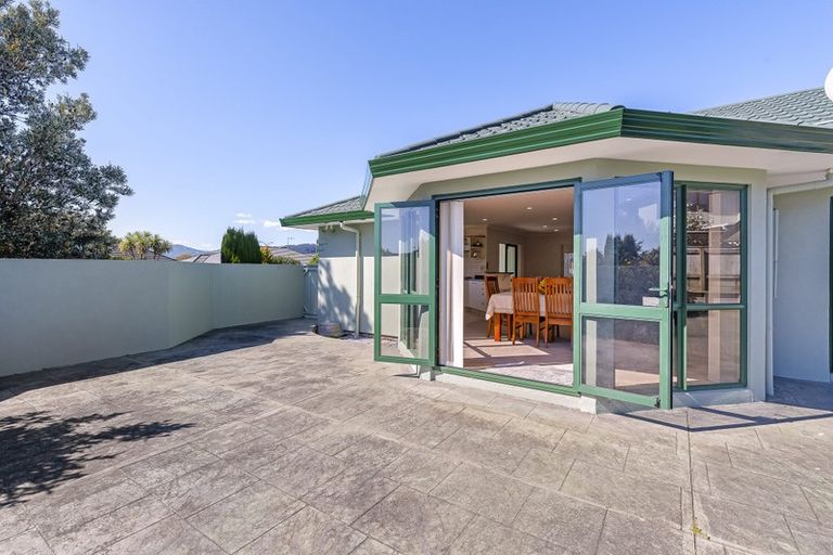 Photo of property in 2 Millennium Hill, Paraparaumu, 5032