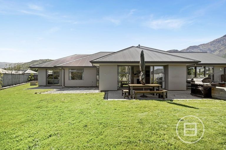 Photo of property in 9 Judge And Jury Drive, Lake Hayes, Queenstown, 9304