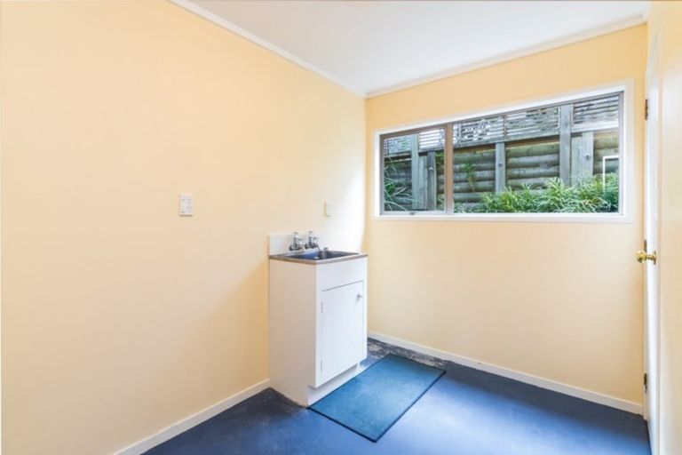 Photo of property in 27 Titoki Avenue, Waipahihi, Taupo, 3330