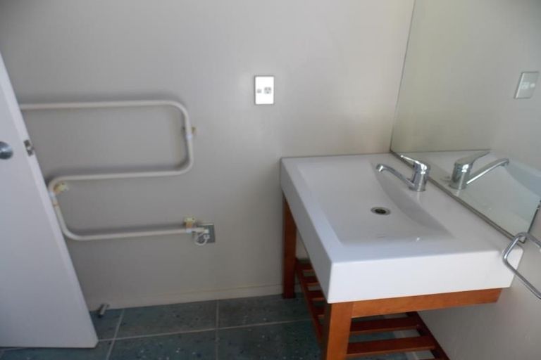 Photo of property in 24 Signallers Grove, Strathmore Park, Wellington, 6022