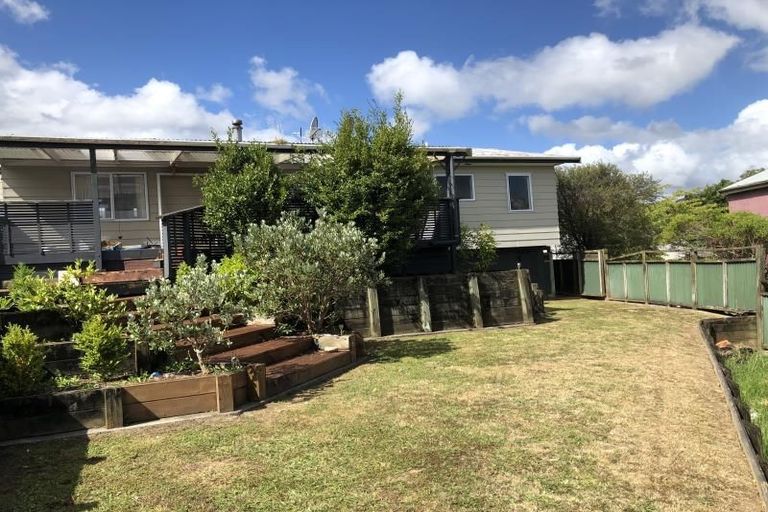 Photo of property in 23 Aniseed Grove, Timberlea, Upper Hutt, 5018