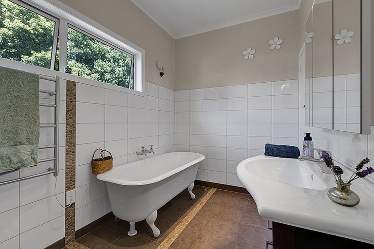 Photo of property in 524 Tikorangi Road, Tikorangi, Waitara, 4383