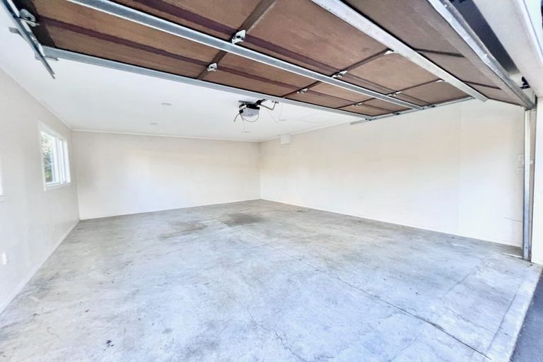 Photo of property in 76 Beach Road, Castor Bay, Auckland, 0620