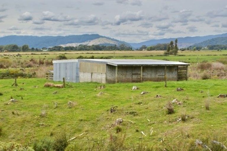 Photo of property in 297 Kuku Road East, Kuku, Levin, 5570