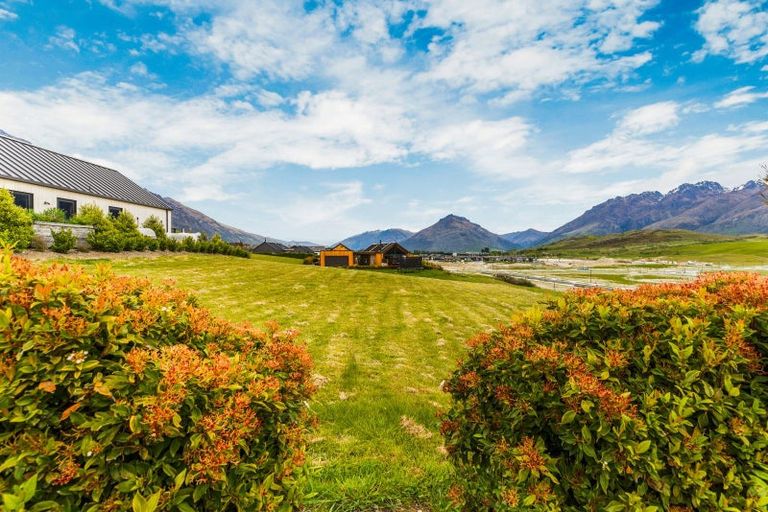 Photo of property in 19 Cunninghams Drive, Jacks Point, Queenstown, 9371
