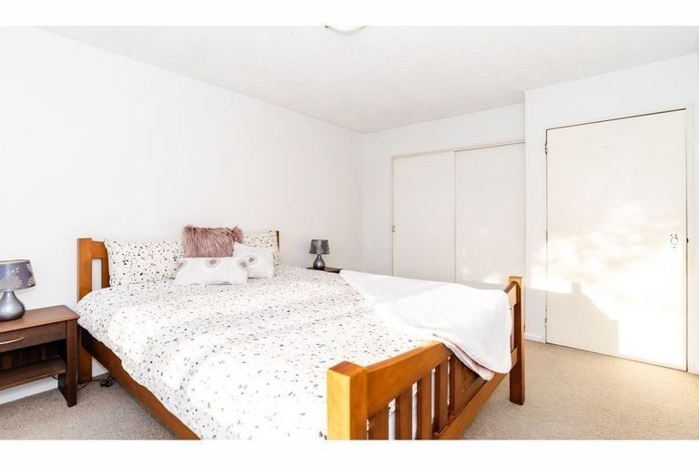 Photo of property in 2/479 Wairakei Road, Burnside, Christchurch, 8053