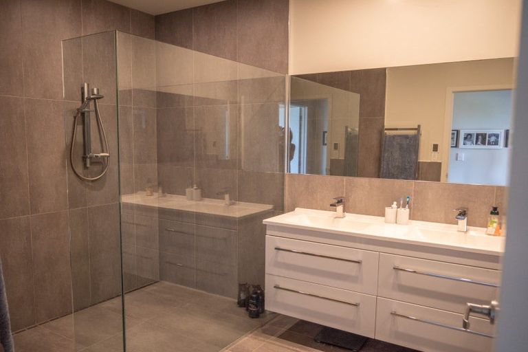 Photo of property in 6 Sunrise Place, Cable Bay, 0420