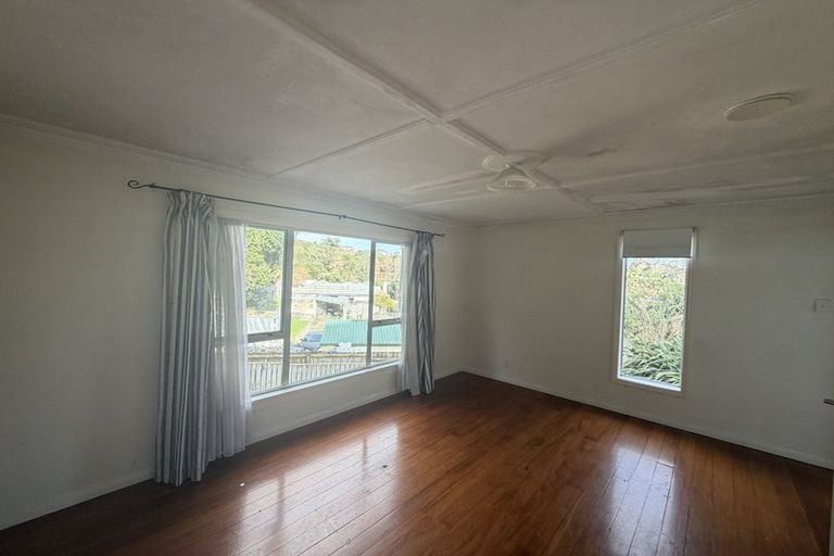 Photo of property in 13a Seaview Road, Marfell, New Plymouth, 4310