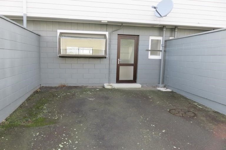 Photo of property in Lynbrae Court Flats, 21/4 Dr Taylor Terrace, Johnsonville, Wellington, 6037