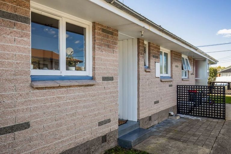 Photo of property in 2/79 Hills Road, Edgeware, Christchurch, 8013