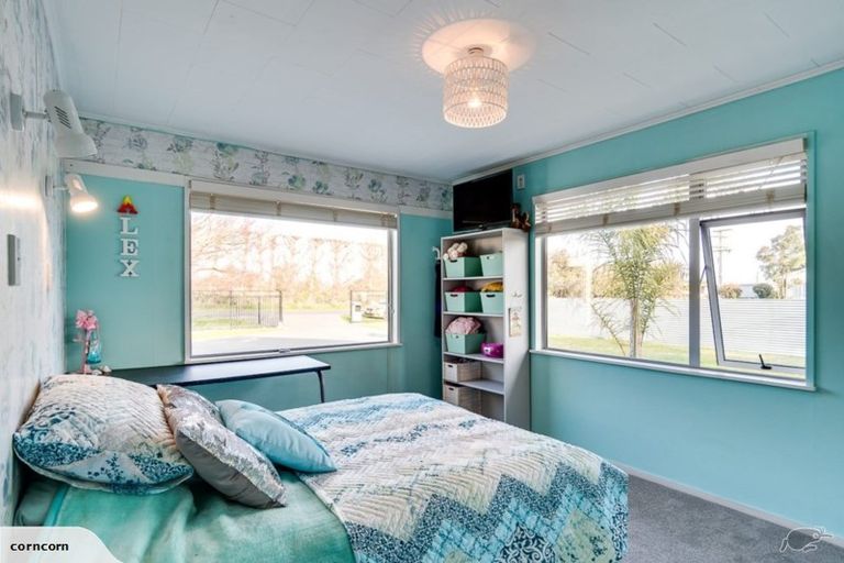 Photo of property in 5 Old Ferry Road, Clive, 4102