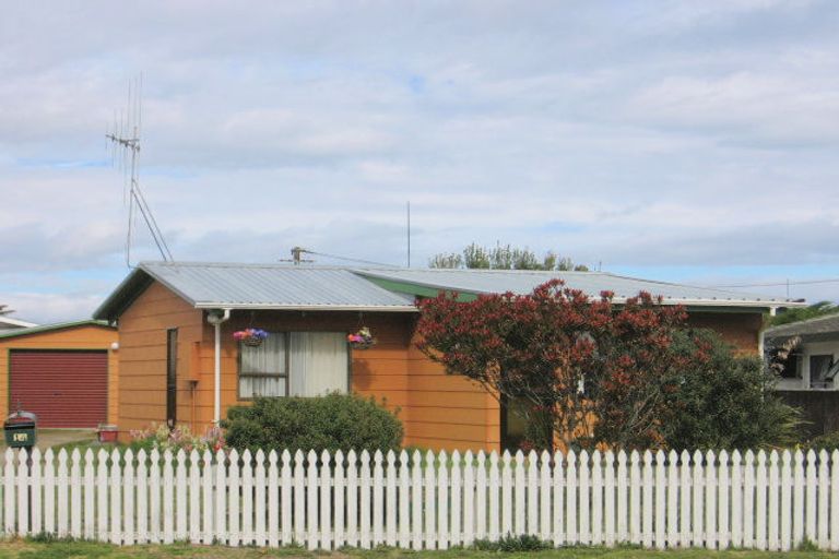 Photo of property in 14 Cousins Avenue East, Foxton Beach, Foxton, 4815