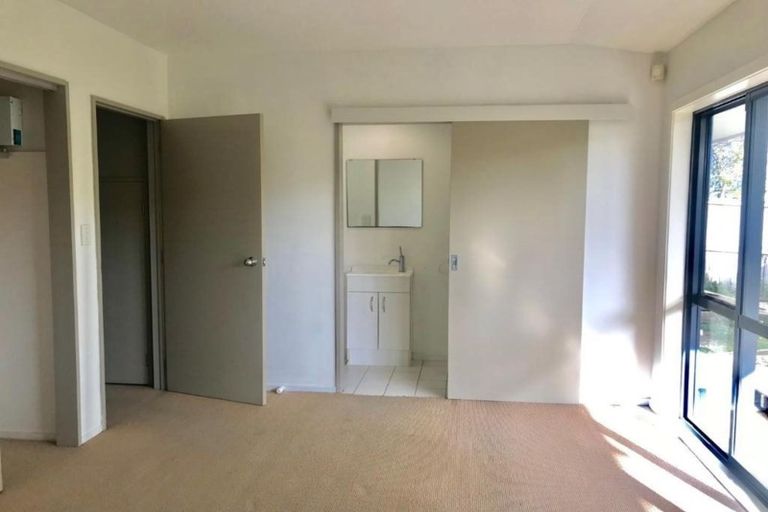 Photo of property in Krisley Court, 12/6 Ambrico Place, New Lynn, Auckland, 0600