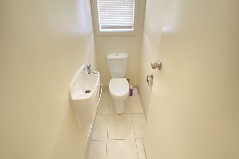 Photo of property in 8d Schnapper Rock Road, Schnapper Rock, Auckland, 0632