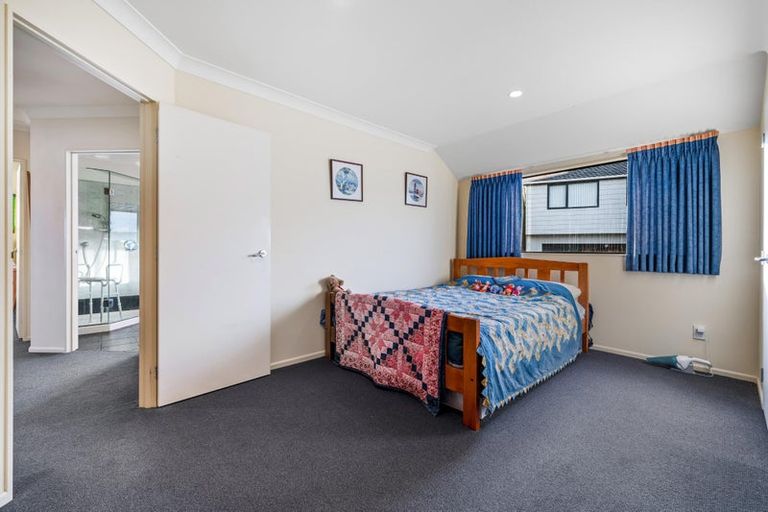 Photo of property in 4 Tellin Close, Massey, Auckland, 0614