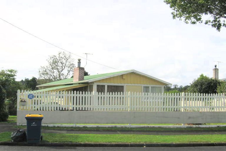 Photo of property in 2 Claridge Street, Glen Eden, Auckland, 0602