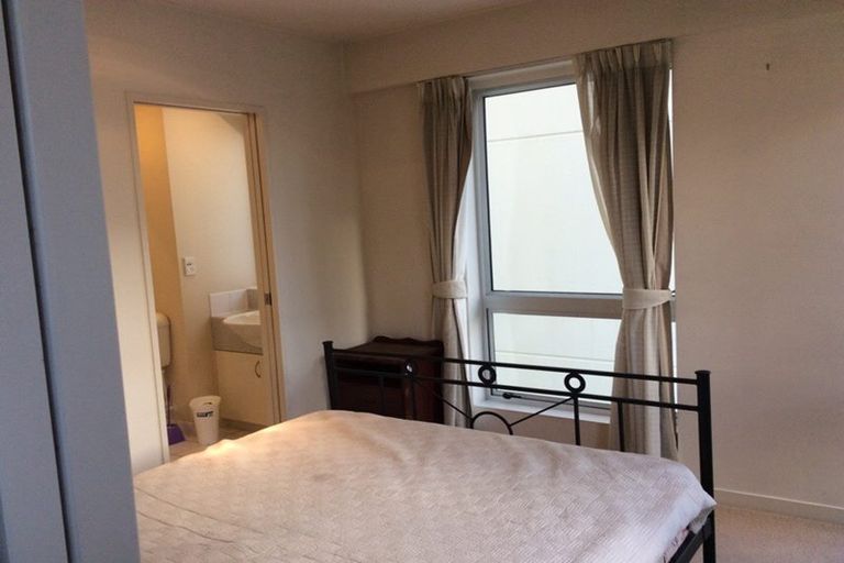 Photo of property in Terrace Heights Apartments, 9a/163 The Terrace, Wellington Central, Wellington, 6011