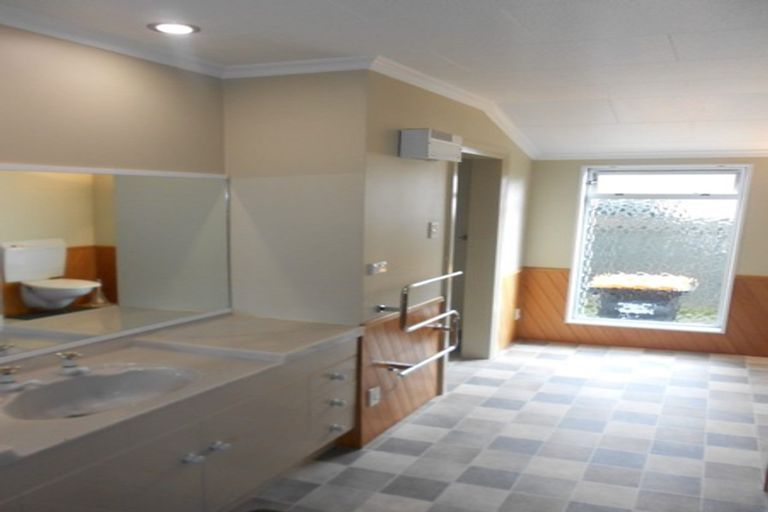 Photo of property in 26 Stewart Crescent, Hokowhitu, Palmerston North, 4410