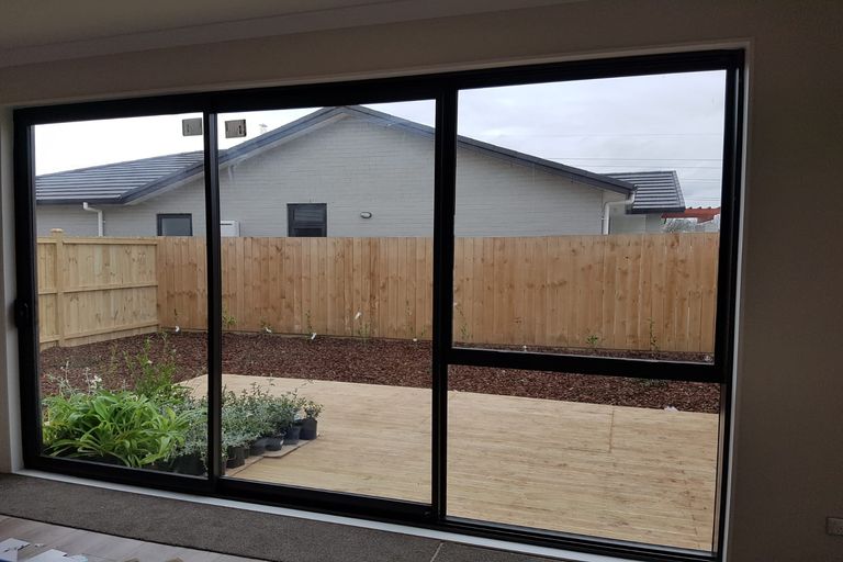 Photo of property in 9 Karokaro Road, Takanini, 2112