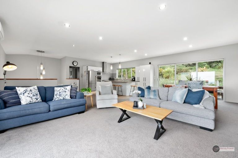 Photo of property in 17 Oceanview Terrace, Tirohanga, Lower Hutt, 5010