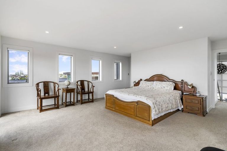 Photo of property in 24 Beach Road, Castor Bay, Auckland, 0620