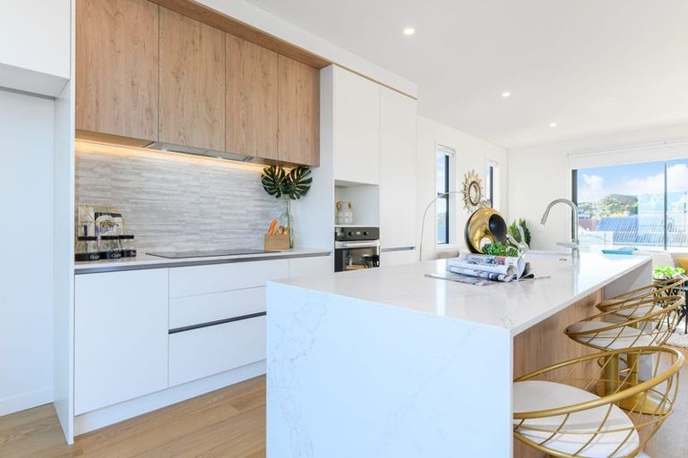 Photo of property in 952b East Coast Road, Northcross, Auckland, 0632