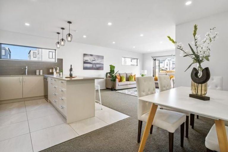 Photo of property in 27 Lili Chen Way, Mangere Bridge, Auckland, 2022