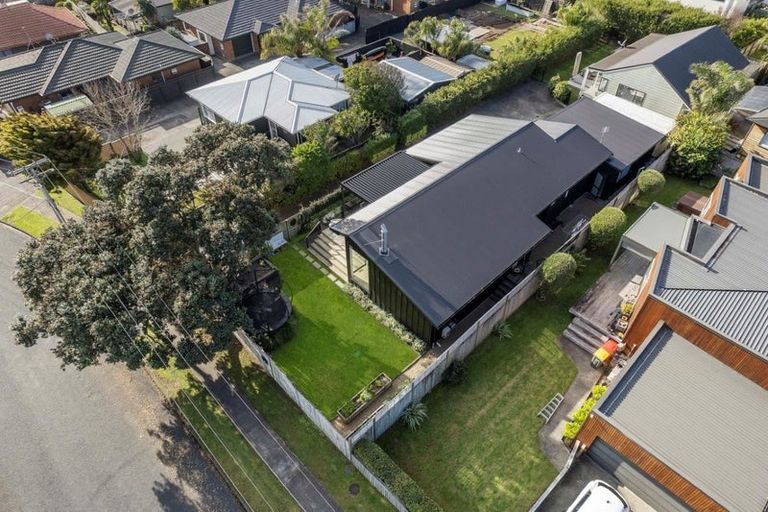 Photo of property in 1/7 Pine Road, Orewa, 0931