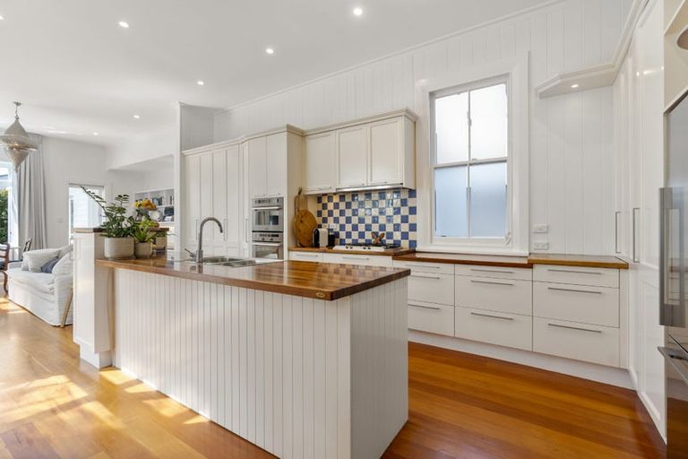 Photo of property in 8 Bayview Road, Hauraki, Auckland, 0622