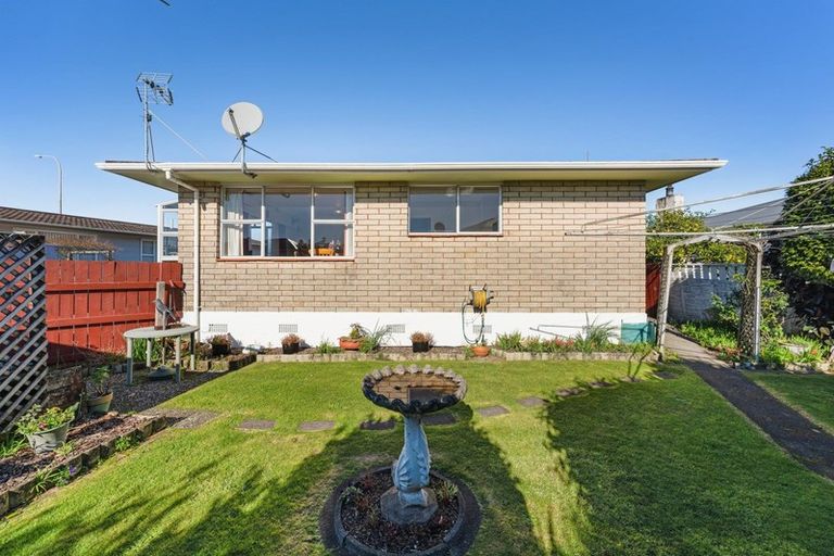 Photo of property in 2/4 Severn Place, Spotswood, New Plymouth, 4310