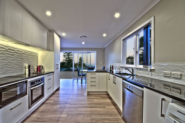 Photo of property in 19 Kohu Road, Titirangi, Auckland, 0604