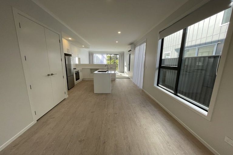 Photo of property in 18 Koreke Close, Kenepuru, Porirua, 5022