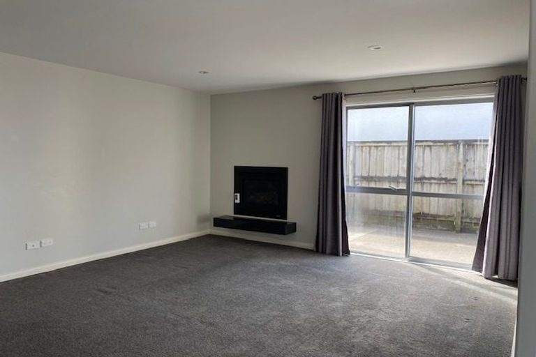Photo of property in 6a Te Akau Crescent, Bucklands Beach, Auckland, 2012