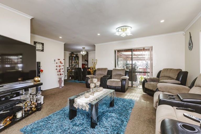 Photo of property in 17 Reyland Close, Weymouth, Auckland, 2103