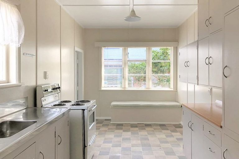 Photo of property in 37 Swiss Avenue, Gonville, Whanganui, 4501