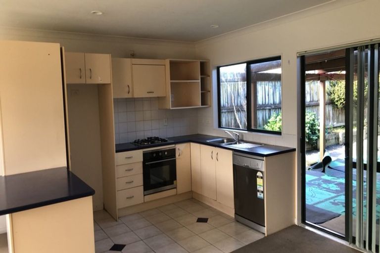 Photo of property in 4 Belleek Close, Weymouth, Auckland, 2103