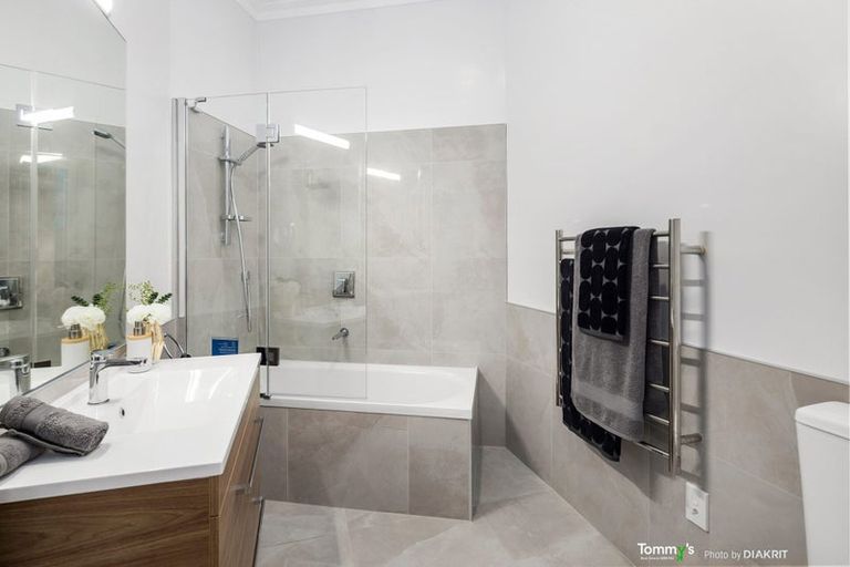 Photo of property in 2/25 Thane Road, Roseneath, Wellington, 6011