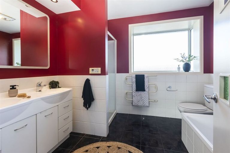 Photo of property in 20 Daniels Road, Redwood, Christchurch, 8051