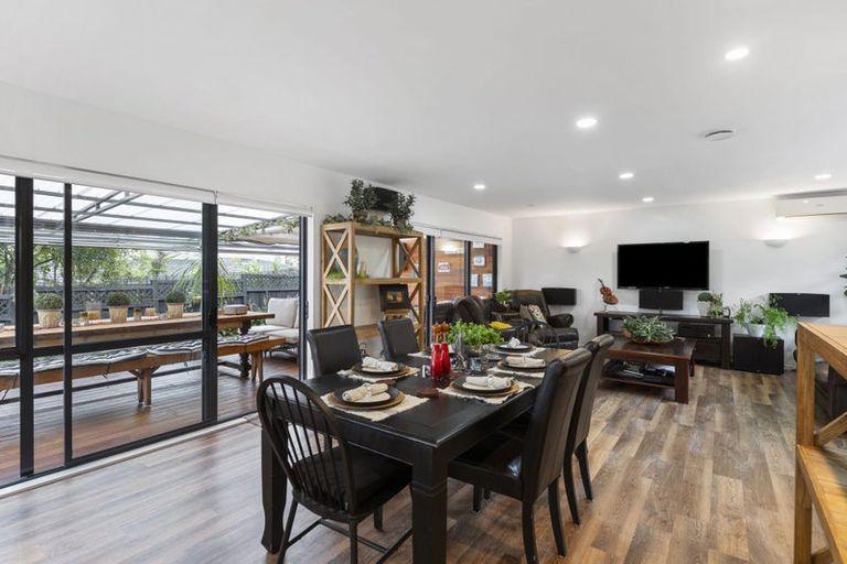 Photo of property in 2/19 Chiania Place, Somerville, Auckland, 2014